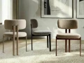 Nowoczesne Krzesło tapicerowane MISAKI jasny beż - stelaż kaszmir - aranżacja