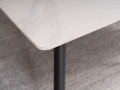 Stół biały z efektem marmuru